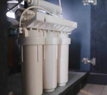 چرا دستگاه تصفیه آب تق تق می کند؟ | راهنمای رفع صدای ضربه‌ای esfahantasfiye.com